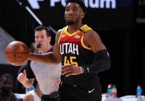 他更像是一 他更像是一