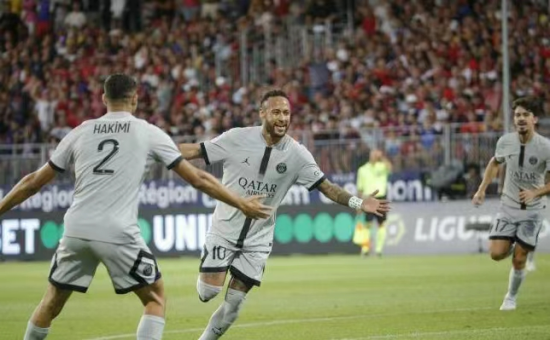 凭借他的 凭借他的