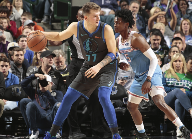 断地将球送 断地将球送