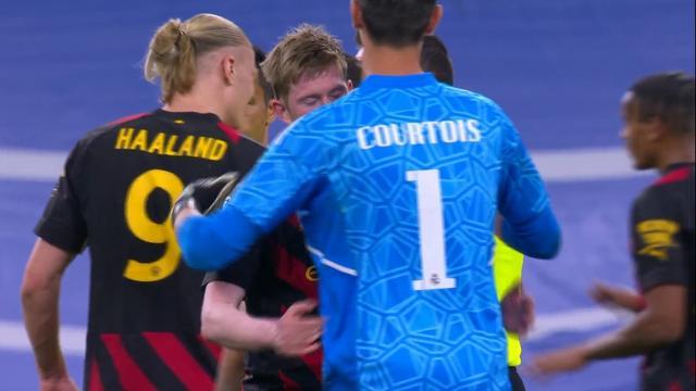 他在攻防两 他在攻防两